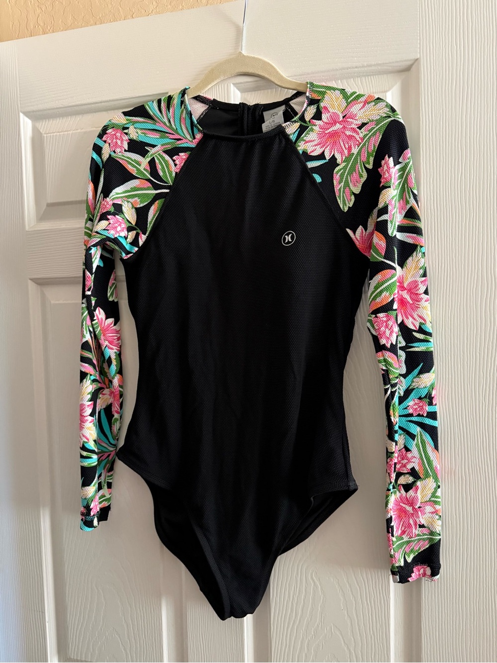 Hurley Black Floral Long Sleeve Rash Guard One Piece Swimsuit UPF 50 Size L - Picture 16 of 17